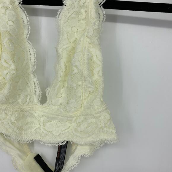 Urban Outfitters Bralette Out From Under Women's Sz S Scalloped Lace Edge Halter - Picture 2 of 4